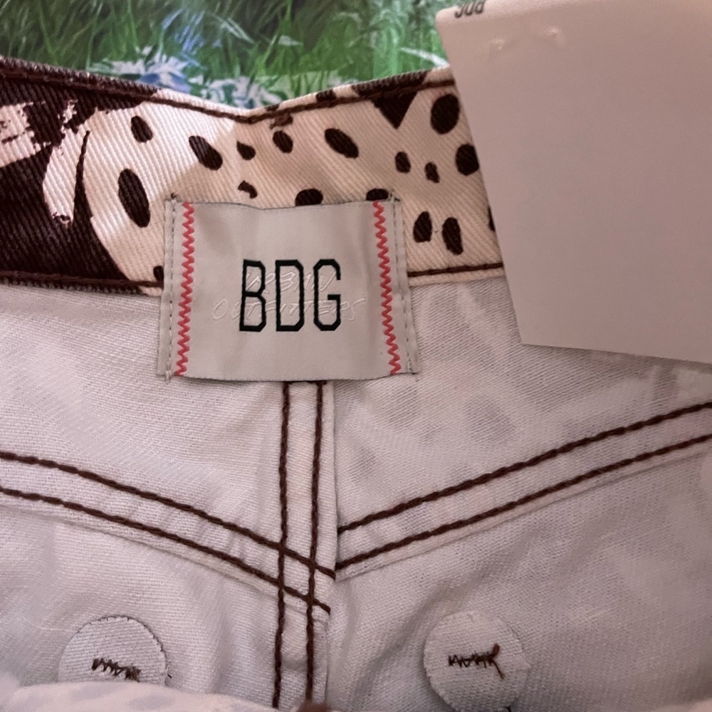 UO BDG '90s Mid-Rise Bootcut Jean in Brown, Strawberry Print, Size: 26, NWT - Picture 10 of 16